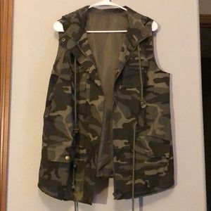 NWOT Camo Hooded Vest